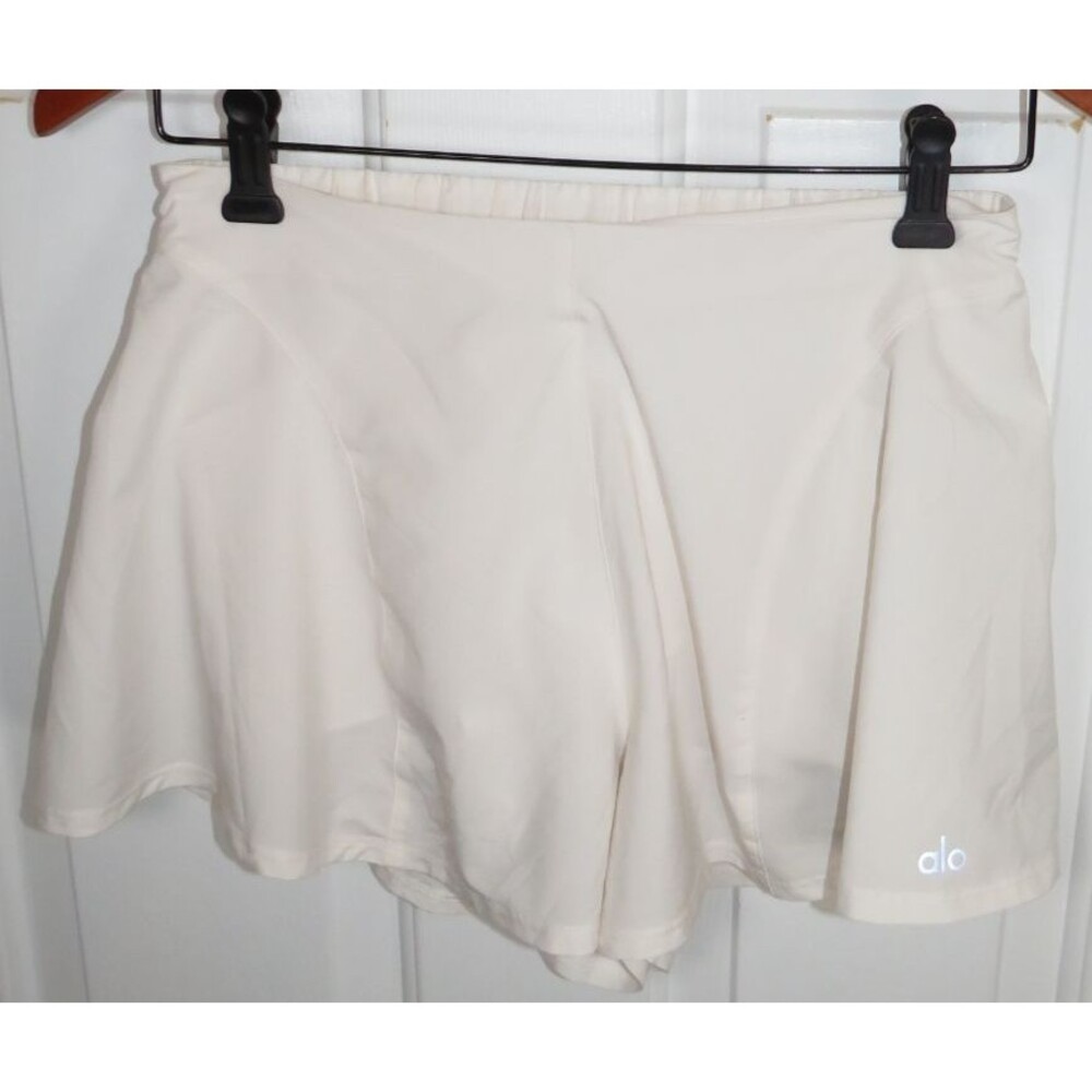 Alo Yoga Lined Lightweight Tennis / Running Shorts White 2" Inseam Size Small